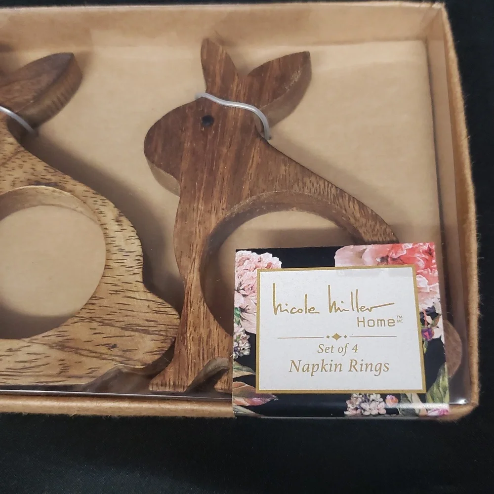 Nicole Miller NWT Set/4 Wooden Bunny Napkin Rings Set